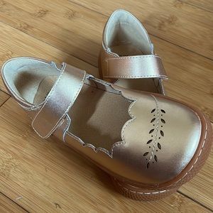 NEW W/O Box Livie & Luca rose gold Juniper MJs sz Y1